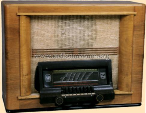 82VR; Philips Hungary, (ID = 474124) Radio