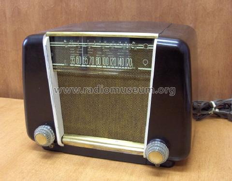 818 ; Philips Canada (ID = 1071702) Radio