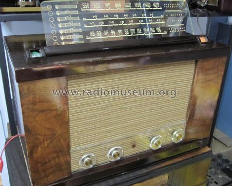 CM33A ; Philips Canada (ID = 1767622) Radio