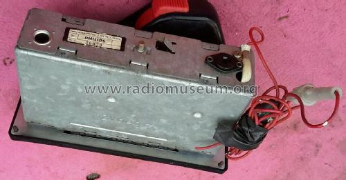 361 90AN361 /85; Philips, Singapore (ID = 2880479) Car Radio