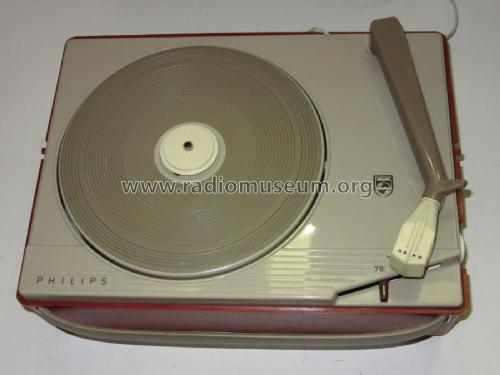 Portable Record Reproducer AG4026 /90 /90A Ch= AG2026-90; Philips; Eindhoven (ID = 2124532) R-Player