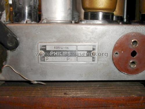 695U-14; Philips akc. spol., (ID = 672821) Radio