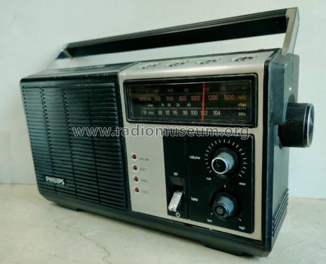 2 Band Portable Radio 390 90AL390 /00S; Philips Hong Kong (ID = 3054137) Radio