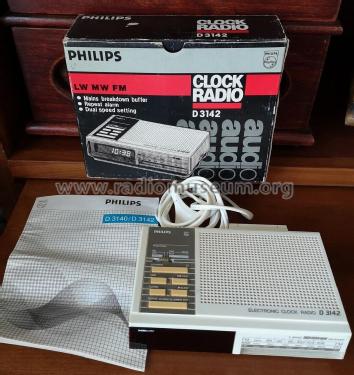 Electronic Clock Radio 3 Band FM MW LW Receiver D3142 /19S; Philips Malaysia; (ID = 2905853) Radio