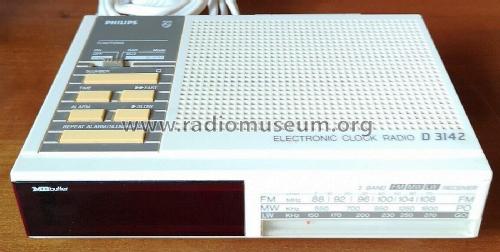 Electronic Clock Radio 3 Band FM MW LW Receiver D3142 /19S; Philips Malaysia; (ID = 2905854) Radio