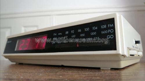 In Time D3242 /05; Philips Malaysia; (ID = 2905709) Radio
