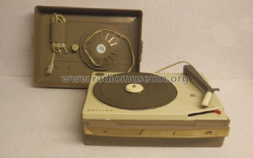 Portable Record Reproducer AG4026 /90 /90A Ch= AG2026-90; Philips; Eindhoven (ID = 1342829) Sonido-V