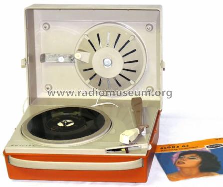 Portable Record Reproducer AG4026 /90 /90A Ch= AG2026-90; Philips; Eindhoven (ID = 1521772) Enrég.-R