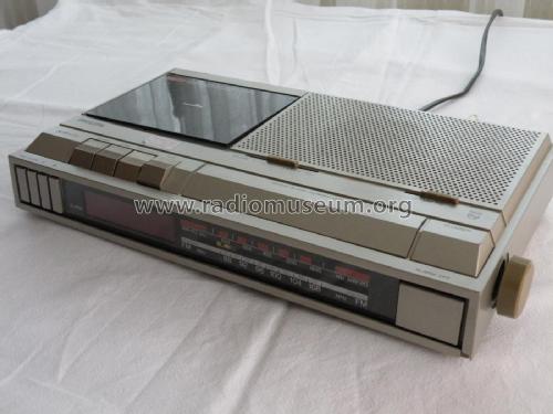 Electronic Clock Radio Cassette Player D-7548; Philips, Singapore (ID = 2230438) Radio