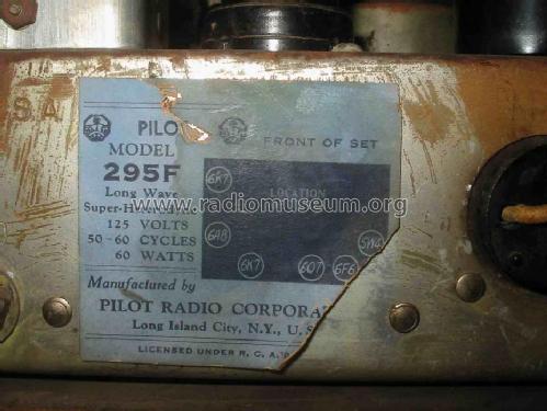 295F ; Pilot Electric Mfg. (ID = 1009318) Radio