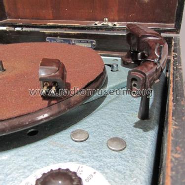 Model R PZ32W; Pye N.Z. Ltd.; Waihi (ID = 3067497) Radio