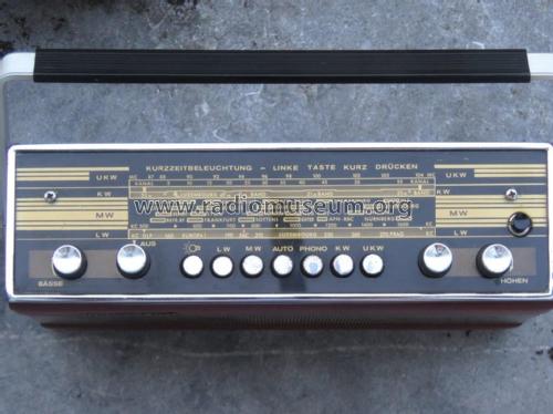 Universum 4-Band-Transistorkoffer Ch= 958937; QUELLE GmbH (ID = 3063403) Radio