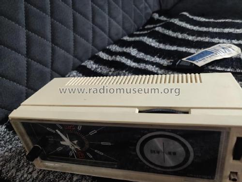 Universum Uhrenradio W 2821; QUELLE GmbH (ID = 3026182) Radio