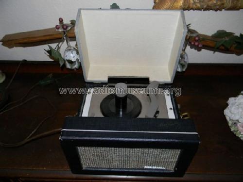 7-EP-45 Ch= RS-152D; RCA RCA Victor Co. (ID = 1459996) R-Player