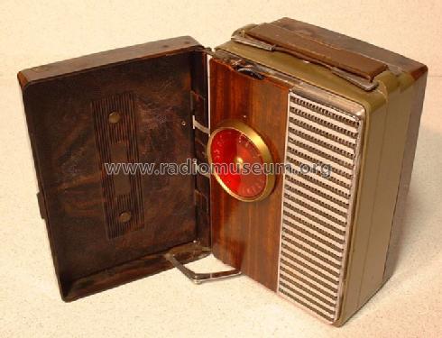 8B42 Ch= RC-1069A; RCA RCA Victor Co. (ID = 306227) Radio