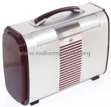 Globe-Trotter 66BX Ch= RC-1040A; RCA RCA Victor Co. (ID = 2955998) Radio