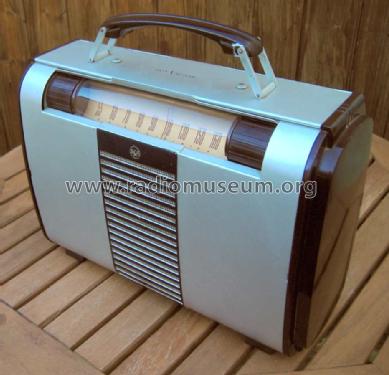 Globe-Trotter 8BX6 Ch= RC-1040D; RCA RCA Victor Co. (ID = 1346734) Radio