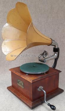 Gramophone Victor O; RCA RCA Victor Co. (ID = 3099068) TalkingM