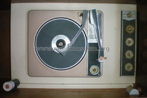 PVC-245 ; RCA RCA Victor Co. (ID = 2518898) R-Player