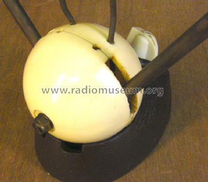 Rabbit Ears indoor TV antenna ; RCA RCA Victor Co. (ID = 1431657) Antena