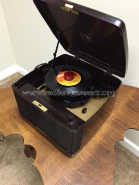 Victrola 45-EY-3 Ch= RS-136B; RCA RCA Victor Co. (ID = 1770595) R-Player