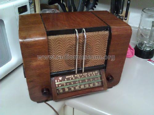 Globe Trotter A20; RCA Victor (ID = 1079740) Radio