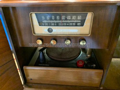 V710 ; RCA Victor (ID = 2554508) Radio