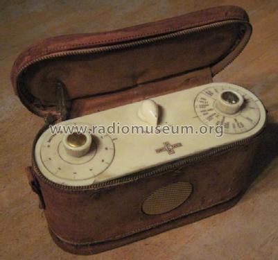 R77; Roberts Radio Co.Ltd (ID = 1640602) Radio