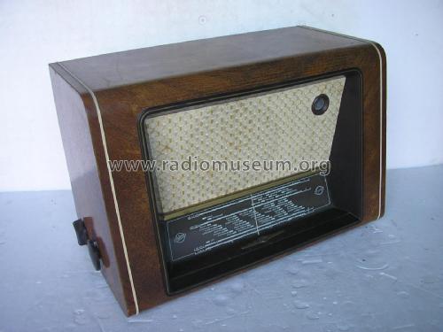 710V Radio Salora; Salo, build 1954 ?, 5 pictures, 6 tubes, Finland |  Radiomuseum