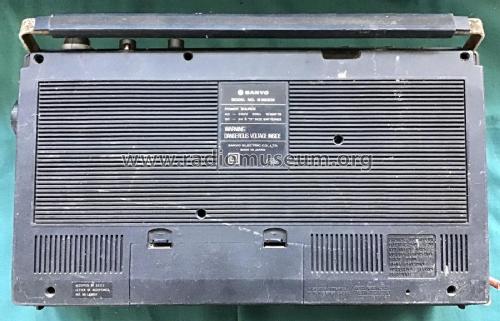 4 Band Stereo Radio Cassette Recorder 4 Speakers M-9930K; Sanyo Electric Co. (ID = 2776880) Radio