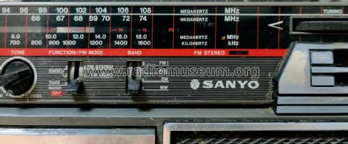 4 Band Stereo Radio Cassette Recorder M9704N; Sanyo Electric Co. (ID = 3066540) Radio