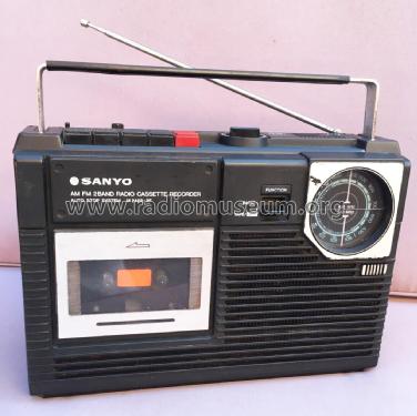 AM/FM 2 Band Radio Cassette Recorder M2402-3F; Sanyo Electric Co. (ID = 2977392) Radio