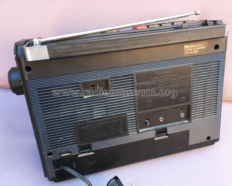 AM/FM 2 Band Radio Cassette Recorder M2402-3F; Sanyo Electric Co. (ID = 2977394) Radio