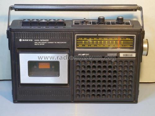 AM FM Portable Radio Cassette Recorder M-2420FE; Sanyo Electric Co. (ID = 2972275) Radio