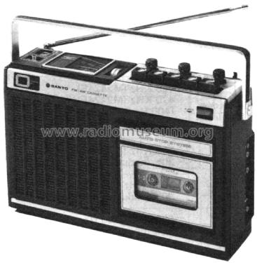 AM FM Portable Radio Cassette Recorder M-2424FG; Sanyo Electric Co. (ID = 2972336) Radio