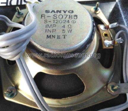 F-8010; Sanyo Electric Co. (ID = 2441720) Car Radio