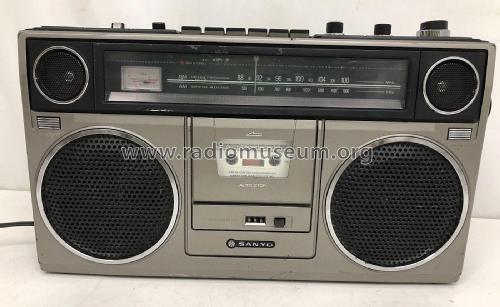 M9930; Sanyo Electric Co. (ID = 2388252) Radio