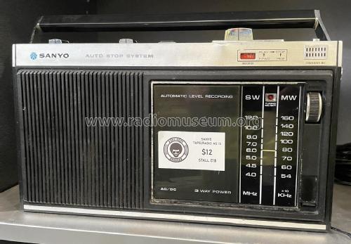 Portable Radio Cassette Recorder M-2110W; Sanyo Electric Co. (ID = 2882566) Radio