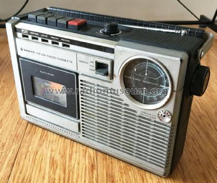 M-2402F; Sanyo Electric Co. (ID = 2745408) Radio