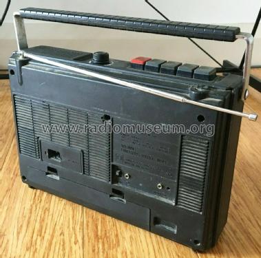 M-2402F; Sanyo Electric Co. (ID = 2745409) Radio