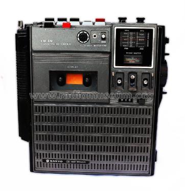 AM/FM Portable Radio Cassette Recorder with Sound Mixer M-2450F; Sanyo Electric Co. (ID = 2263570) Radio