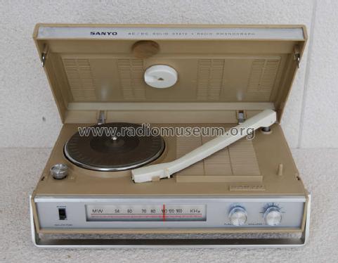 Portable Radio-Phonograph G-1117 AD; Sanyo Electric Co. (ID = 1165520) Radio