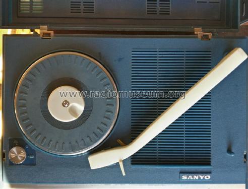 Portable Radio-Phonograph G-1117 AD; Sanyo Electric Co. (ID = 2355476) Radio