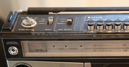 Portable Stereo AM/FM Radio Cassette Recorder M9977; Sanyo Electric Co. (ID = 1551188) Radio