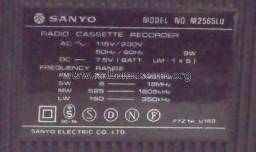 4 Band Radio Cassette Recorder M 2565LU; Sanyo Electric Co. (ID = 1681396) Radio