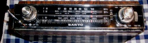 Roadmaster 20 - Solid State - 12 Transistor 4 Band 12H-864L; Sanyo Electric Co. (ID = 2094788) Radio