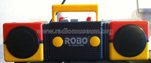 Front loading Portable Cassette Player ROBO-01; Sanyo Electric Co. (ID = 1746222) R-Player