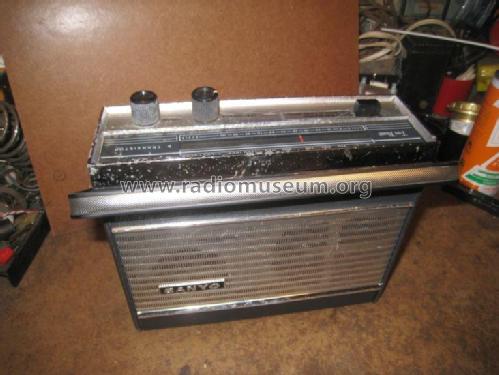 Tom Thumb 8 transistor 8C-810 ; Sanyo Electric Co. (ID = 1749219) Radio