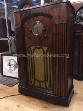 Silvertone 1827 ; Sears, Roebuck & Co. (ID = 2581606) Radio