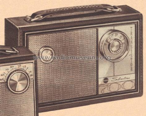 700 Silvertone 3221 ; Sears, Roebuck & Co. (ID = 1646889) Radio